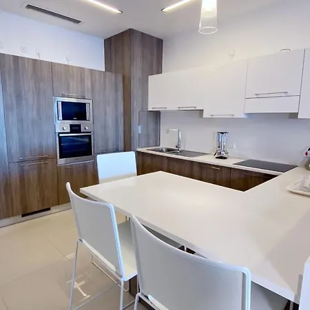 Quisisana - Cast Renting *