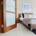 Quisisana - Cast Renting Apartment *
