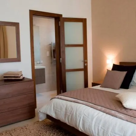 Quisisana - Cast Renting Apartment *