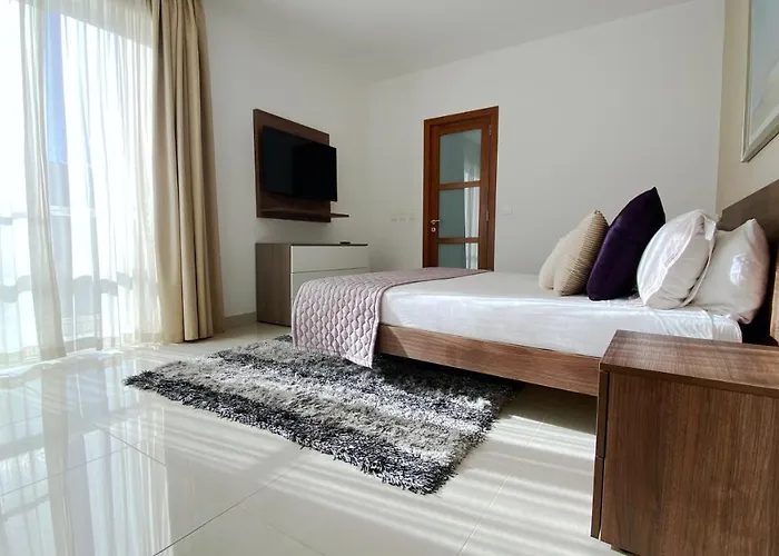 Quisisana - Cast Renting Apartment